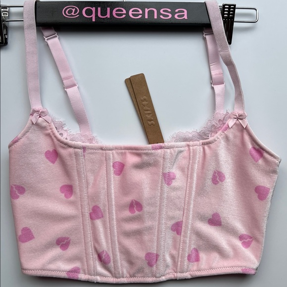 Skims Velvet Lace Cropped Corset in the "Heart Breaker" pattern in XXS - Picture 3 of 10